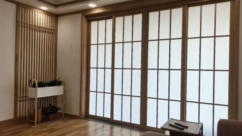 小标题：实木门品质的关键因素